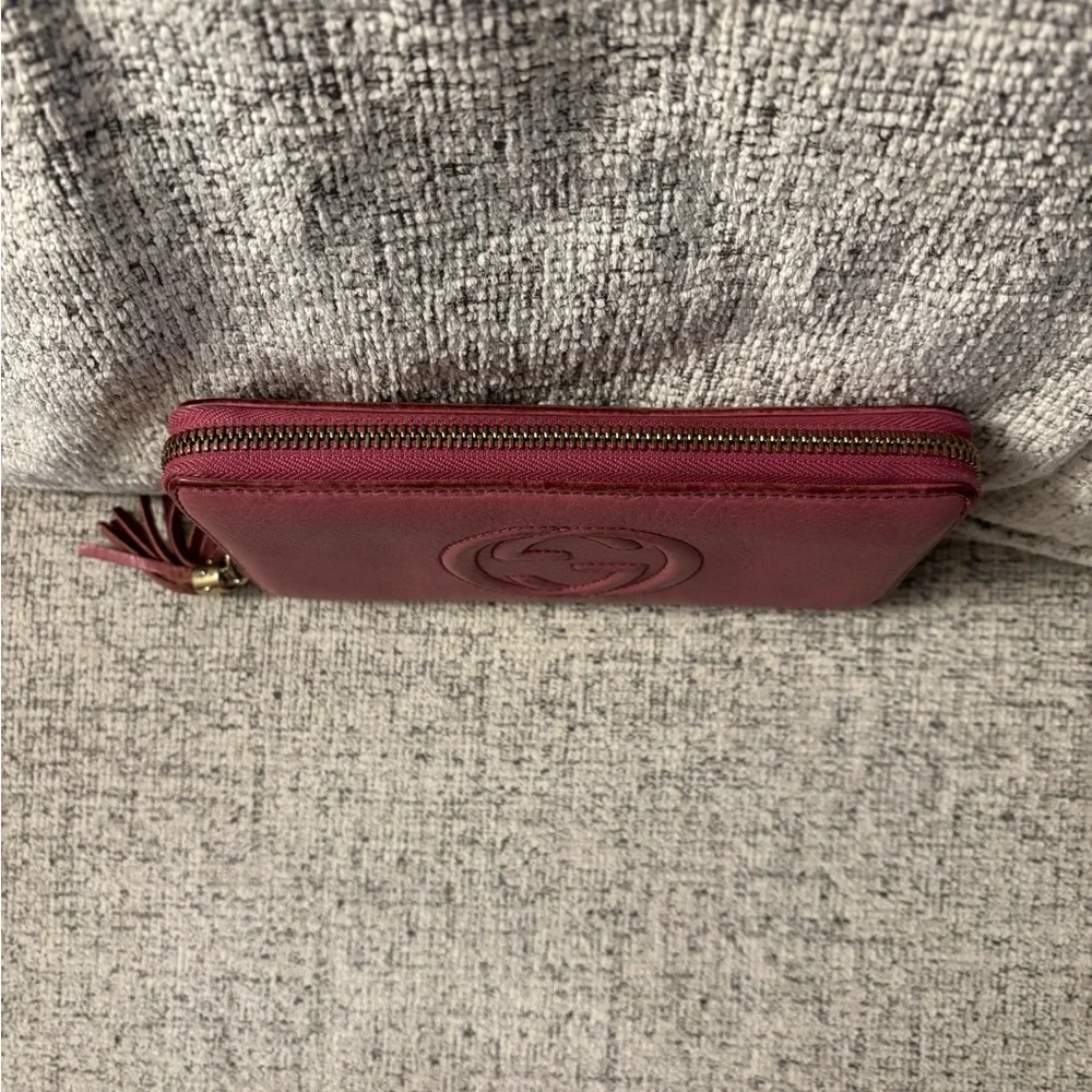 Gucci GG Soho Mauve Leather Zip Wallet with Tassel - Picture 7 of 16